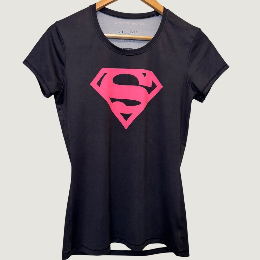 Under Armour Womens T Shirt Small Black Pink Superman HeatGear Fitted Athletic